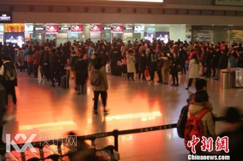 大年三十,成都机场客流量跌至春运最低。 吕俊明摄 大年三十,成都机场客流量跌至春运最低。 吕俊明摄